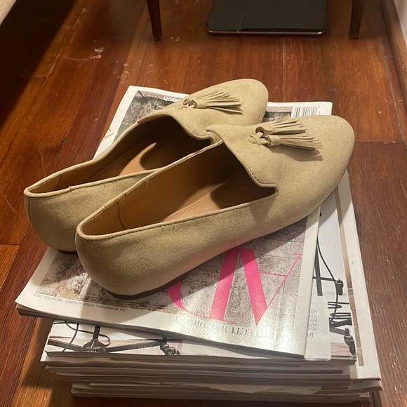 J. Crew Factory Tan Tassel Loafer - Size 8 - Picture 4 of 5